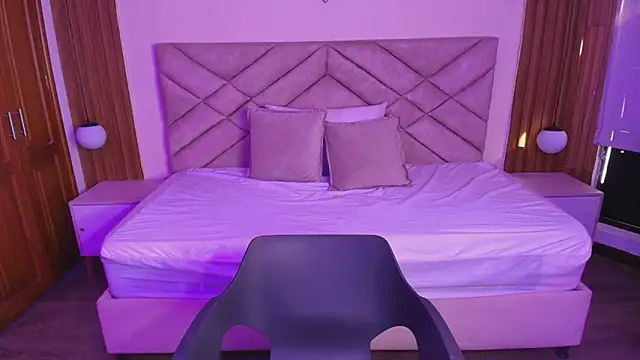 Laracooper  online show from 03/19/26, 08:09