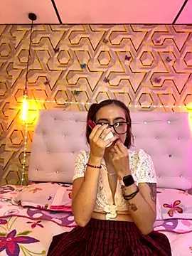 MelanyyJhonson15 online show from 11/28/25, 11:05