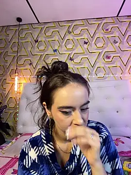 Snapshot of MelanyyJhonson15 chatting on 05/27/26, 03:25 MelanyyJhonson15 online show from 05/27/26, 03:25
