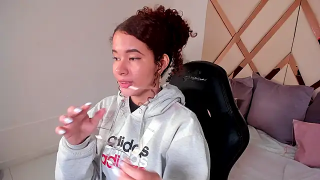 avrilwaynee online show from 12/22/25, 11:43