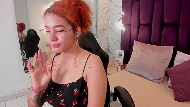 avrilwaynee online show from 11/18/25, 01:03