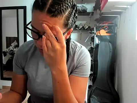 caroline 47 online show from 04/13/26, 08:13