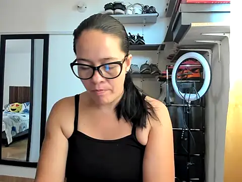 caroline 47 online show from 02/11/26, 01:11