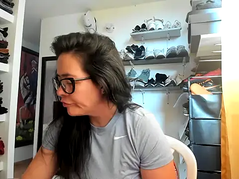 caroline 47 online show from 04/27/26, 07:56