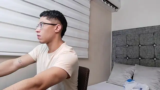 Chrix Velez online show from 11/17/25, 07:40