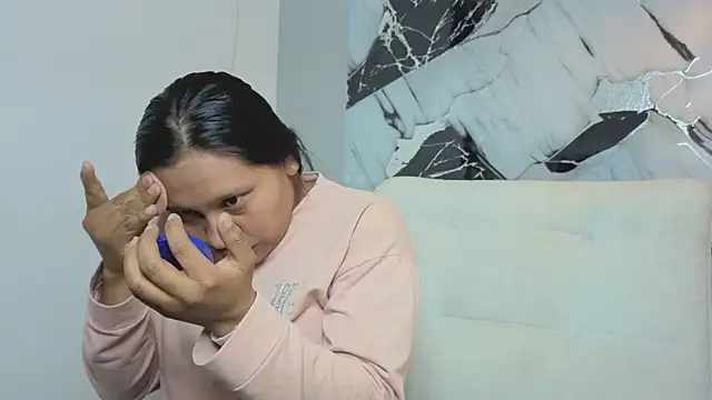 Hanna Goldenst online show from 11/21/25, 09:03