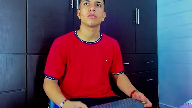 Snapshot of Kevin_Erotic chatting on 11/13/25, 06:23 Kevin Erotic online show from 11/13/25, 06:23