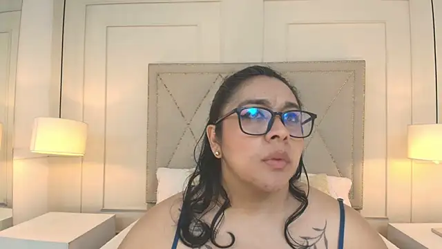 ViickyLee online show from 05/09/26, 02:20