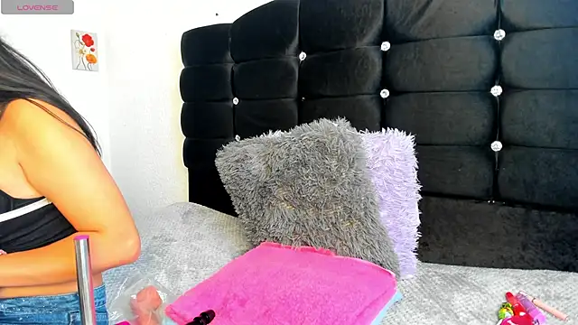 Snapshot of Dulce1_sofia01 chatting on 11/26/25, 02:50 Dulce1 sofia01 online show from 11/26/25, 02:50