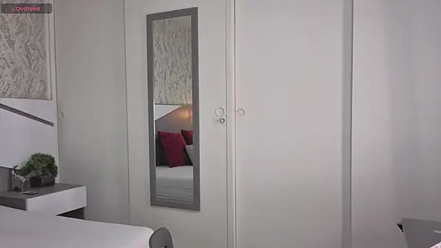 Sasha Wolff online show from 04/16/26, 09:04