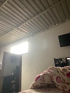 julianlondo111 online show from 12/05/25, 01:43