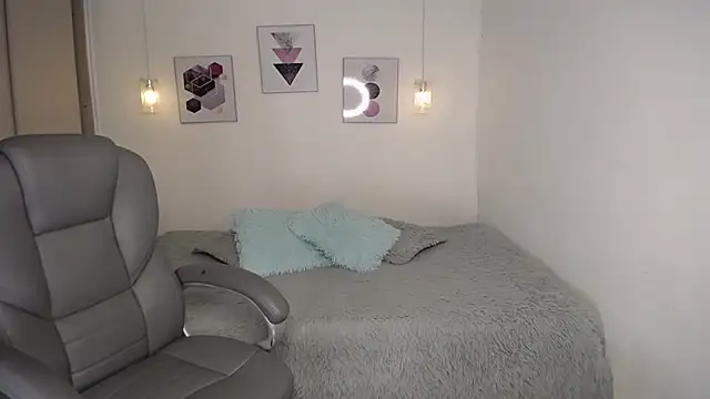 selene rouse  online show from 04/13/26, 11:42