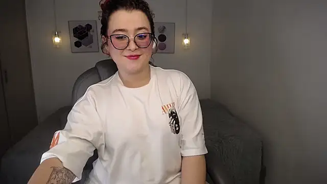 selene rouse  online show from 04/07/26, 11:28