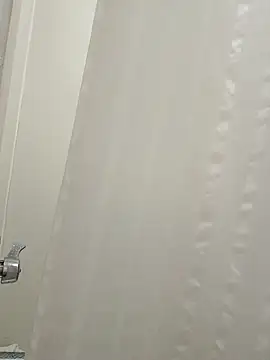 Snapshot of loooper777 chatting on 12/02/25, 08:32 loooper777 online show from 12/02/25, 08:32