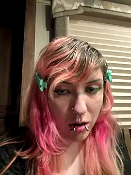 needlefaceUwU online show from 11/13/25, 08:29