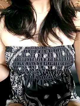 Snapshot of Lynk2x chatting on 11/13/25, 12:42 Lynk2x online show from 11/13/25, 12:42