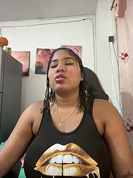 Snapshot of morena-2025 chatting on 06/20/26, 11:32 morena-2025 online show from 06/20/26, 11:32