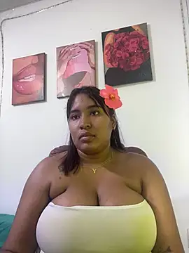 morena-2025 online show from 04/24/26, 01:51