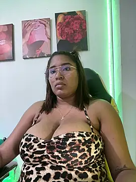 morena-2025 online show from 04/25/26, 11:02