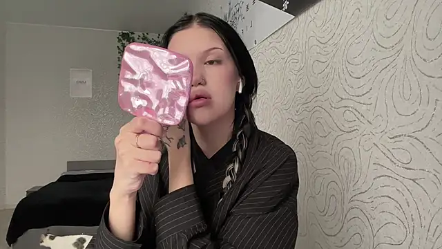 JuliaElse online show from 11/18/25, 10:07