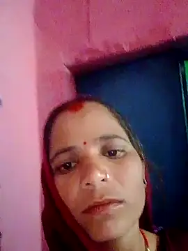 Snapshot of Bigg_bhabi chatting on 11/15/25, 03:05 Bigg bhabi online show from 11/15/25, 03:05