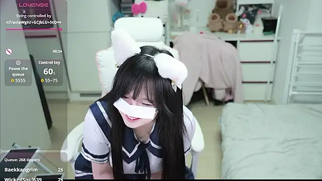 kimhyeona2005 online show from 12/18/25, 12:42