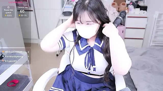 Snapshot of kimhyeona2005 chatting on 11/14/25, 11:14 kimhyeona2005 online show from 11/14/25, 11:14