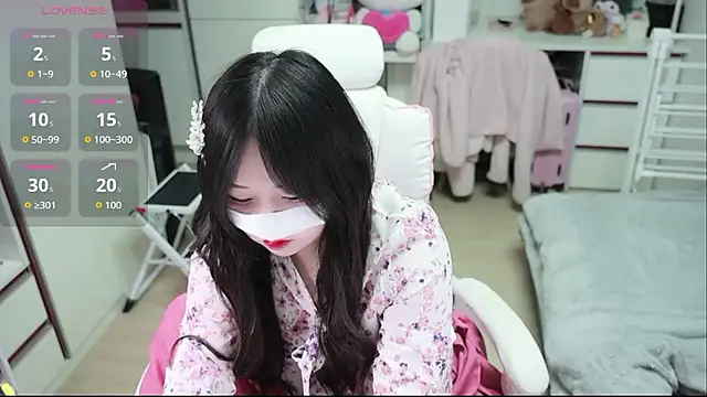 kimhyeona2005 online show from 02/18/26, 12:12