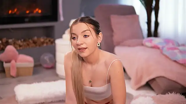 Snapshot of SkyEyesLuna chatting on 02/18/26, 03:59 SkyEyesLuna online show from 02/18/26, 03:59