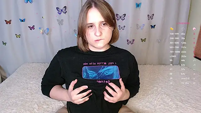 Snapshot of LightNea chatting on 11/17/25, 01:15 LightNea online show from 11/17/25, 01:15