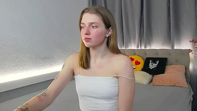 Snapshot of Tayllory chatting on 11/13/25, 03:49 Tayllory online show from 11/13/25, 03:49