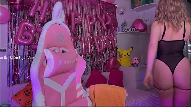 CheekySashaCharm online show from 12/18/25, 07:35