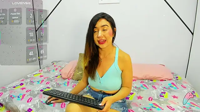 VictoriaRouge  online show from 11/17/25, 08:24