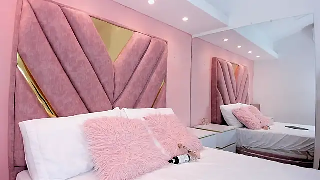 roxyflame  online show from 11/16/25, 11:37