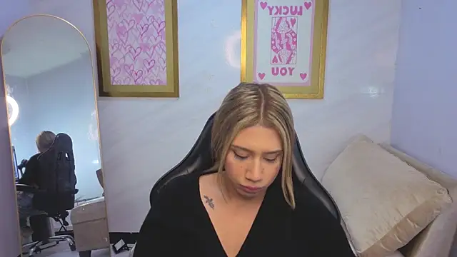 Evy Luxx v online show from 04/02/26, 03:35