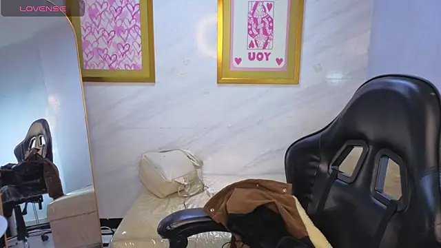 Evy Luxx v online show from 03/22/26, 03:43