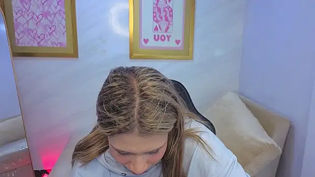 Evy Luxx v online show from 04/11/26, 07:45