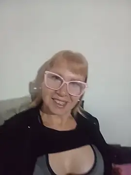 Snapshot of SexyMilf1211 chatting on 06/02/26, 11:21 SexyMilf1211 online show from 06/02/26, 11:21