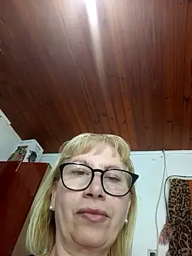 Snapshot of SexyMilf1211 chatting on 11/17/25, 01:09 SexyMilf1211 online show from 11/17/25, 01:09