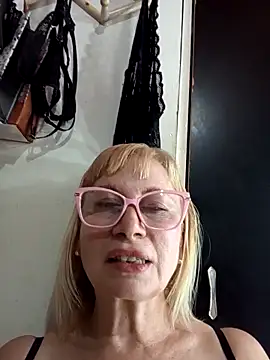 Snapshot of SexyMilf1211 chatting on 12/18/25, 02:27 SexyMilf1211 online show from 12/18/25, 02:27