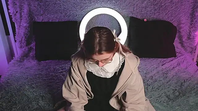 RochelCozzi online show from 12/15/25, 04:02