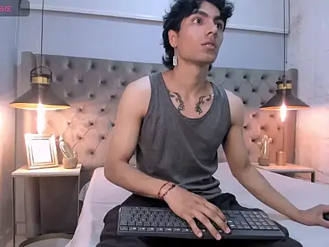 Snapshot of MattFiore chatting on 11/24/25, 11:32 MattFiore online show from 11/24/25, 11:32