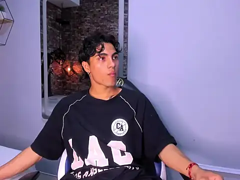 Snapshot of MattFiore chatting on 12/21/25, 06:31 MattFiore online show from 12/21/25, 06:31