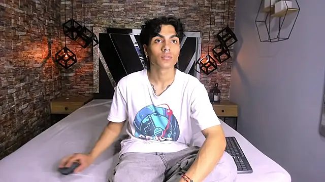 Snapshot of MattFiore chatting on 12/18/25, 07:40 MattFiore online show from 12/18/25, 07:40