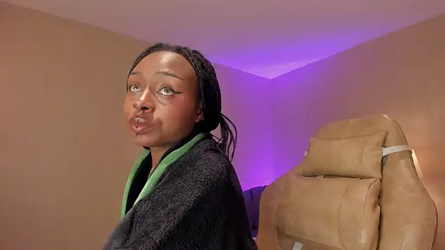 Midnight Bluee online show from 12/13/25, 08:04