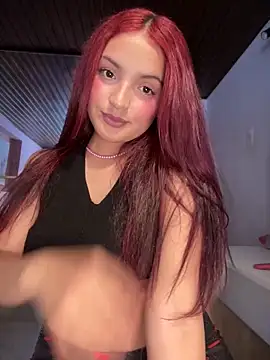 Auroraa Pink online show from 11/13/25, 07:07