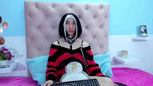 Snapshot of Charlothe_7 chatting on 12/14/25, 04:08 Charlothe 7 online show from 12/14/25, 04:08