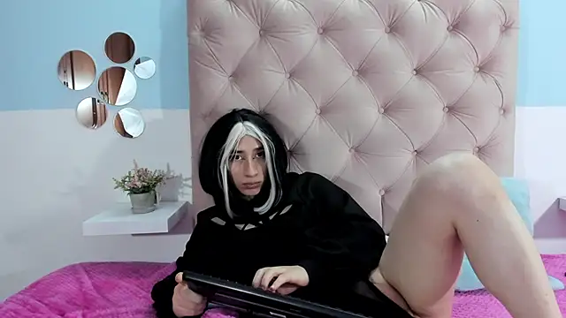 Snapshot of Charlothe_7 chatting on 12/22/25, 04:23 Charlothe 7 online show from 12/22/25, 04:23