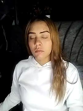 Snapshot of Allisongray-- chatting on 11/14/25, 09:24 Allisongray-- online show from 11/14/25, 09:24