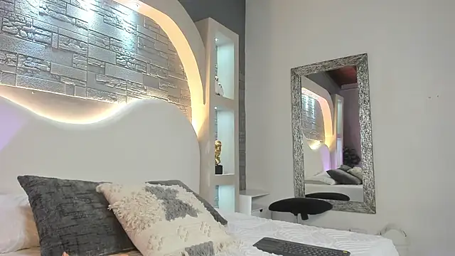 Valentino moretti online show from 01/08/26, 01:17